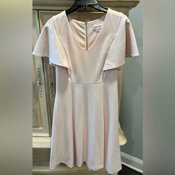 Adorable Calvin Klein dress. Has tiny pull as seen in photos. Otherwise like new - Picture 1 of 4